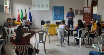 Diretor de Ensino ministrando palestra - Foto: Semed/Publicação